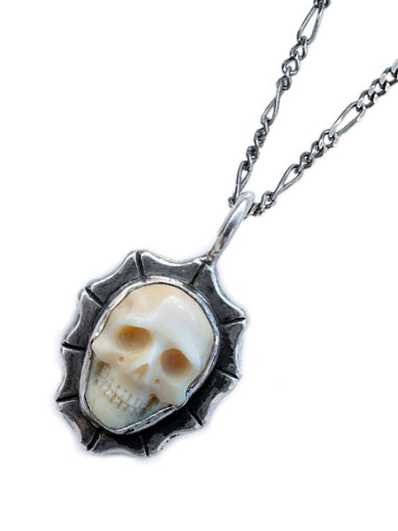 Lee Downey リーダウニー Large Waves Skull Necklace (Mammoth Ivory) / スカル 首飾り シャンデリヤ マンモス 石化 しろがね色 ドクロ メンズ レディース 【 貨物輸送無料 】