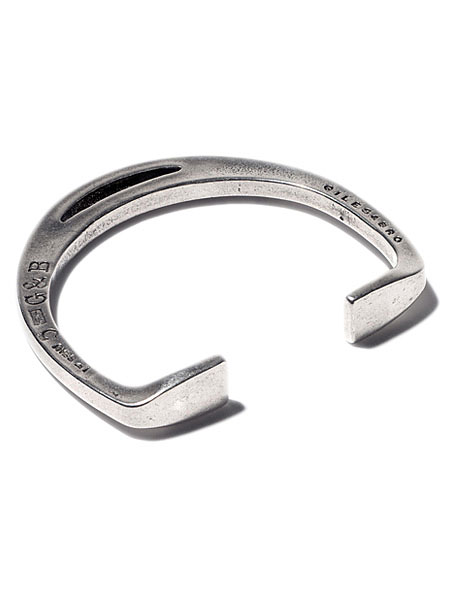 GILES \u0026 BROTHER ジャイルス アンド 茶飲み友だち 【 Stirrup Cuff はやりっ子一回り 折り返し ( Silver Oxide ) 】[ 置き目品 ]バングル 腕輪 アンティークしろがね色 オキシダイ 金管楽器 金管楽器 銀 乗り馬 鐙 925 メンズ レディース 【 貨物輸送無料 】