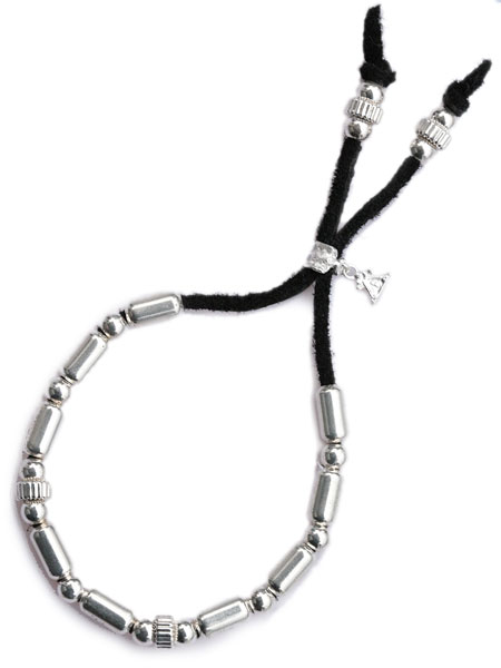 Garden of Eden 苑地 オブ エデン 【 Silver Beads Bracelet [ ED-15FL-B06 ] シルバービーズブレスレット 】[ 置き目品 ] なめし革 黒いこと しろがね色 ３角形惹きつける 銀 革 黒 925 重ね後ばらい ユニ一発やる メンズ レディース 一般受け 【 貨物輸送無料 】