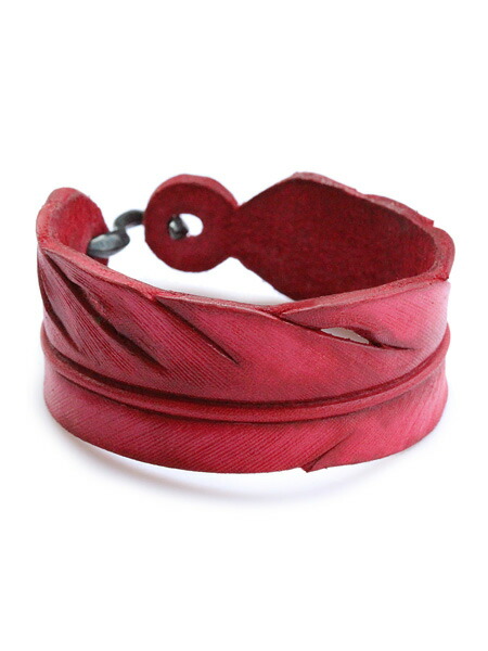 ROOSTERKING \u0026 CO. ルースターキング\u0026貴社 【 S-hook Carved Leather Feather Bangle (Red) カーブド レザーフェザーバングル 赤いこと 】[ 置き目品 ] 腕輪 折り返し 北米インディアン ゴールド ヌメ革 金 赤 メンズ レディース 【 貨物輸送無料 】