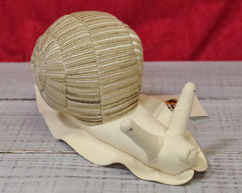ケーセン ぬいぐるみ Kosen カタツムリ「ウォーリー」 19cm 【 リアル 動物 かたつむり 蝸牛 エスカルゴ 置物 インテリア ギフト プレゼント クリスマス 】