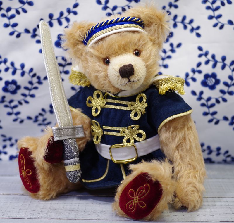 核桃拆分傀儡王子绿色人类,限量版的玩具熊