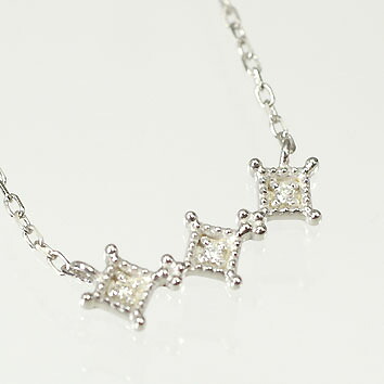 ダイヤモンド ネックレス K10WG・ダイヤ0.01ct　３ストーンペンダント（ネックレス）