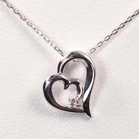 ダイヤモンド ネックレス K10WG・ダイヤモンド0.01ct　ダブルハートペンダント