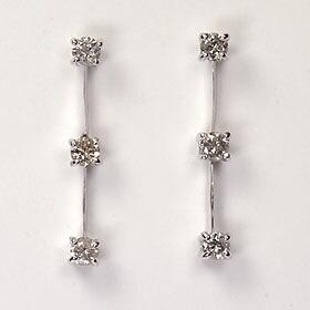 天然ダイヤモンド0.2ct×ホワイトゴールド スリーストーンピアス【送料無料】|癒し通りのアクセサリー屋さん