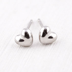 プラチナ Pt900 ぷっくりハートピアス 4mm 地金ピアス スタッドピアス ハートモチーフ 定番人気|癒し通りのアクセサリー屋さん