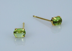 【P10倍】ピアス レディース ペリドットピアス 18k K18YG 1粒 オーバル イエローゴールド 18金 スタッドピアス 金属アレルギー対応 アレルギー対策 おしゃれ おすすめ 大人 シンプル 普段用 女性 20代 30代 40代 5イエベ ブルベ｜プレシャス　店
