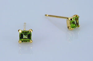 【P10倍】ピアス レディース ペリドットピアス 18k K18YG 18金 1粒 四角 スクエア 18金 スクエア ペリドットピアス スタッドピアス 金属アレルギー対応 アレルギー対策 おしゃれ おすすめ 大人 シンプル 普段用 女性 2イエベ ブルベ