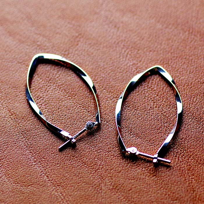 【P5倍】ピアス レディース フープピアス ティアドロップ ひねり ねじり ツイスト 14k K14 WG しずく 雫 ホワイトゴールド 地金ピアス おしゃれ おすすめ 大人 シンプル 普段用 女性 20代 30代 40代 50代 日本製イエベ ブルベ 87,900円
