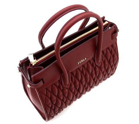 程よいサイズの年齢問わずにお使いいただけるアイテムです バッグ Furla 2way 3wayバッグ Small レディースバッグ フルラ Pin ナッパ ハンドバッグ ショルダーバッグ 2wayバッグ Ciliegia チリエージャレッド 送料無料 ジュエリーセキネ Cometa キルティング