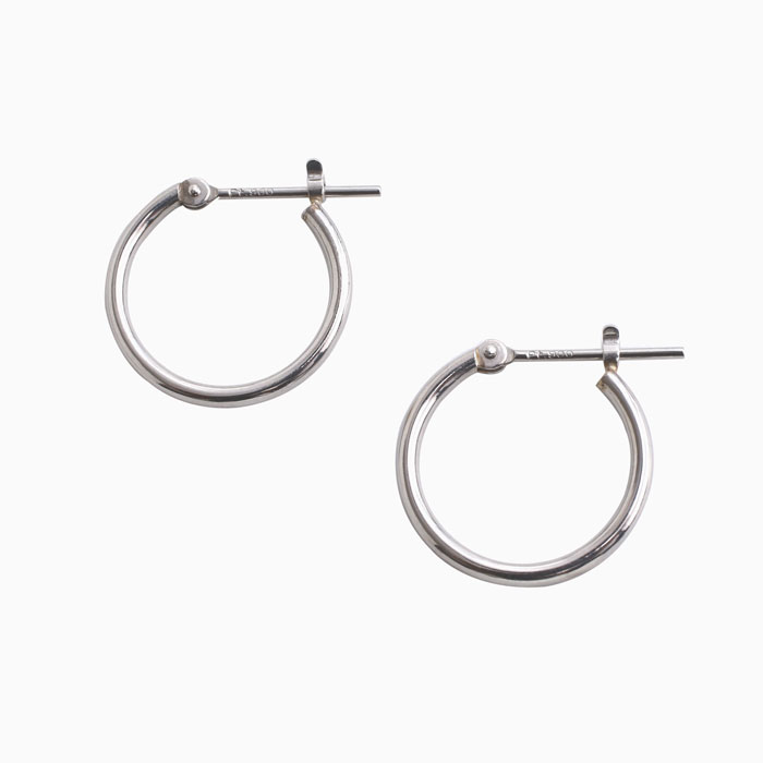 【送料無料】プラチナ Platinum Pt900 ピアス フープピアス 小さめピアス 1.5mm 15mm ワンタッチ キャッチレス 遮断式 フープ リング型 シンプル 両耳 軽い 軽量 小さい ミニ プチサイズ 華奢 可愛い レディース 女性 記念日 誕生日 お祝い ギフト プレゼント