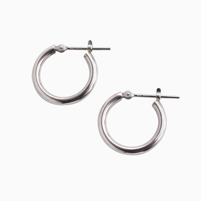 【送料無料】プラチナ Platinum Pt900 ピアス フープピアス 小さめピアス 2.0mm 15mm ワンタッチ キャッチレス 遮断式 フープ リング型 シンプル 両耳 軽い 軽量 小さい ミニ プチサイズ 華奢 可愛い レディース 女性 記念日 誕生日 お祝い ギフト プレゼント