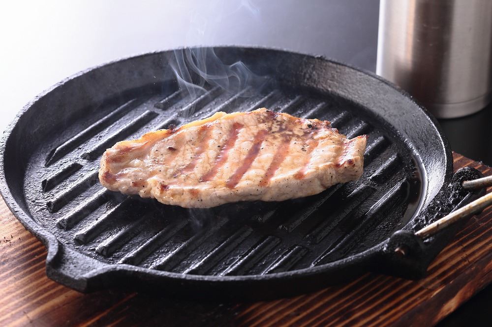 お中元 鹿児島県産黒豚使用ロースステーキ用 黒豚ロースステーキ60g(個包装)×22 精肉 鹿児島県 冷凍360日 熨斗対応 送料無料 ギフト 贈答 記念日 産地直送 御中元 中元