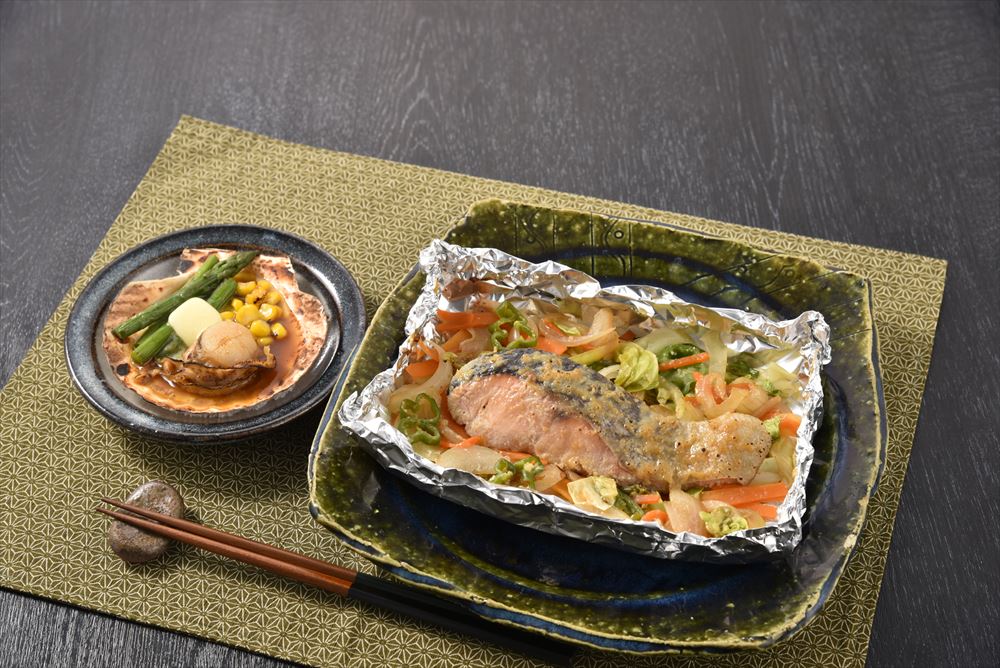 国内外の人気が集結 北海道 鮭のちゃんちゃん焼きと帆立バター焼き ちゃんちゃん焼き用秋鮭味噌漬切身80g 4枚 添付味噌たれ30g 4袋 帆立バター焼きセット 4 海産品 北海道 冷凍30日 熨斗対応 送料無料 ギフト 贈答 記念日 産地直送 O Ena Observatorikujteses Al