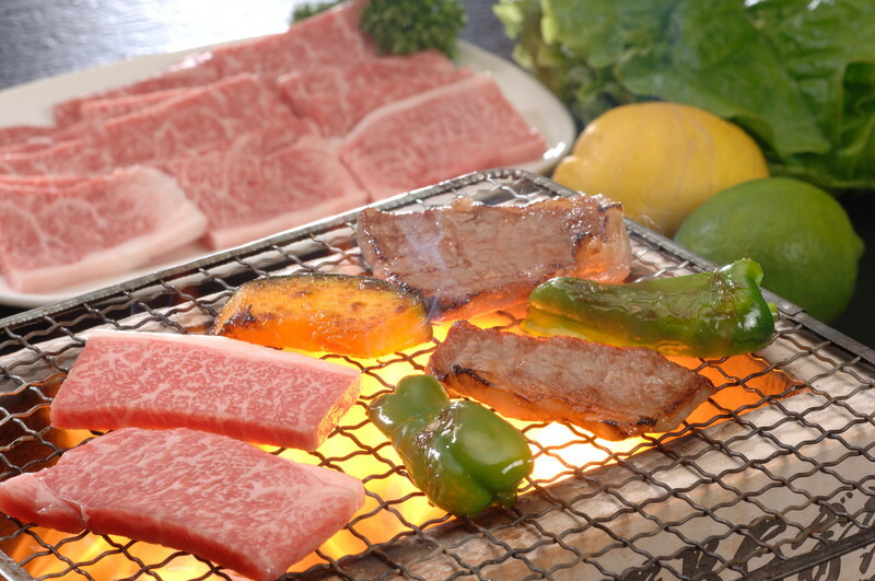 鹿児島黒牛 肩ロース焼肉用（600g） プレゼント ギフト 贈り物 贈答 記念日 人気 内祝 熨斗対応 名入れ 送料無料 産地直送