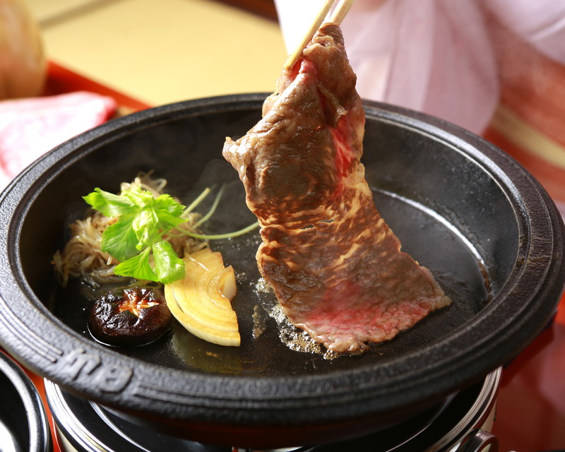 東京・人形町 「日山」 黒毛和牛肩すき焼き プレゼント ギフト 贈り物 贈答 記念日 人気 内祝 熨斗対応 名入れ 送料無料 産地直送