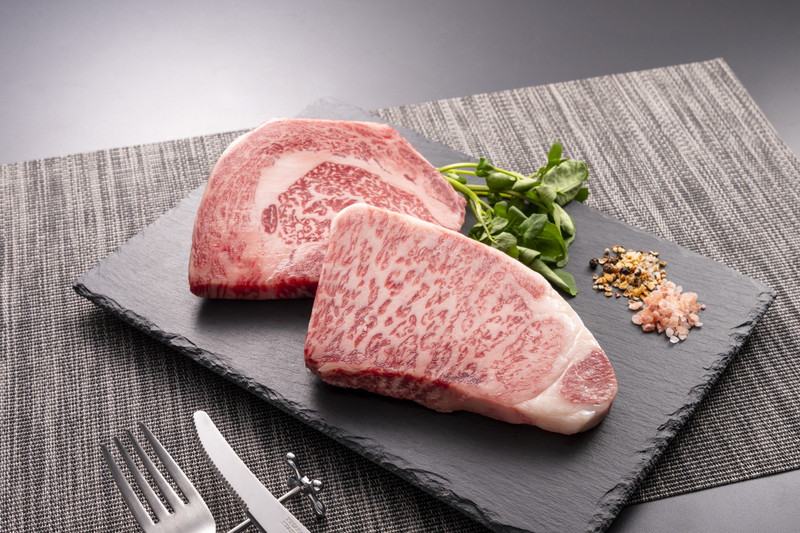 岡山 おかやま和牛（A5等級）ステーキ　300ｇ プレゼント ギフト 贈り物 贈答 記念日 人気 内祝 熨斗対応 名入れ 送料無料 産地直送