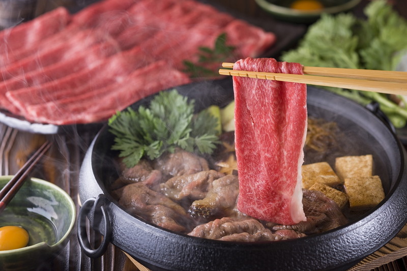 三重　松阪牛　すきやき プレゼント ギフト 贈り物 贈答 記念日 人気 内祝 熨斗対応 名入れ 送料無料 産地直送