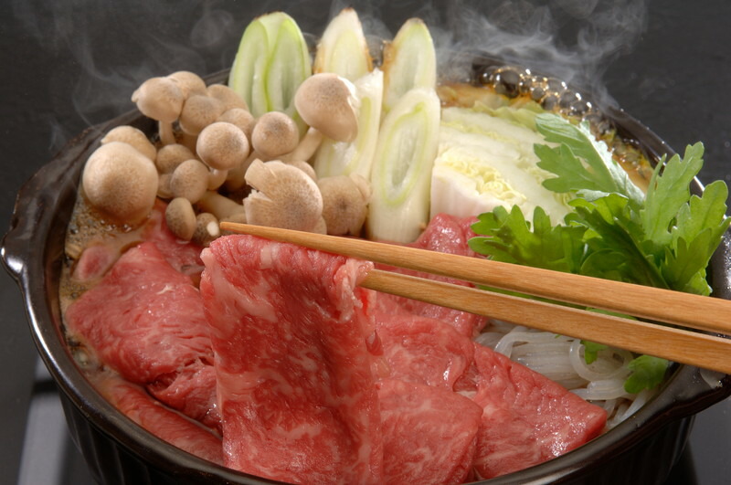 滋賀 「徳志満」 近江牛すきやきしゃぶしゃぶ用 プレゼント ギフト 贈り物 贈答 記念日 人気 内祝 熨斗対応 名入れ 送料無料 産地直送