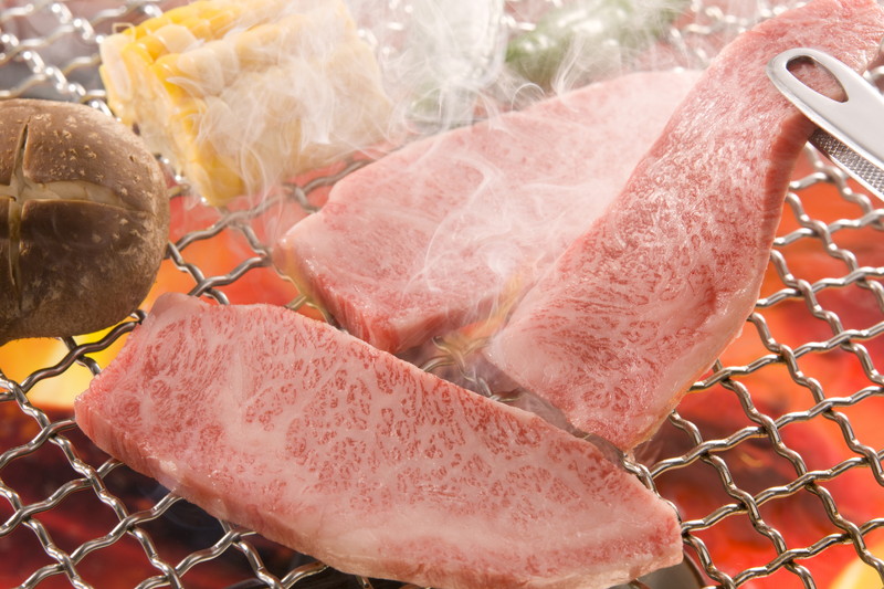 岩手　前沢牛肩ロース焼肉 プレゼント ギフト 贈り物 贈答 記念日 人気 内祝 熨斗対応 名入れ 送料無料 産地直送