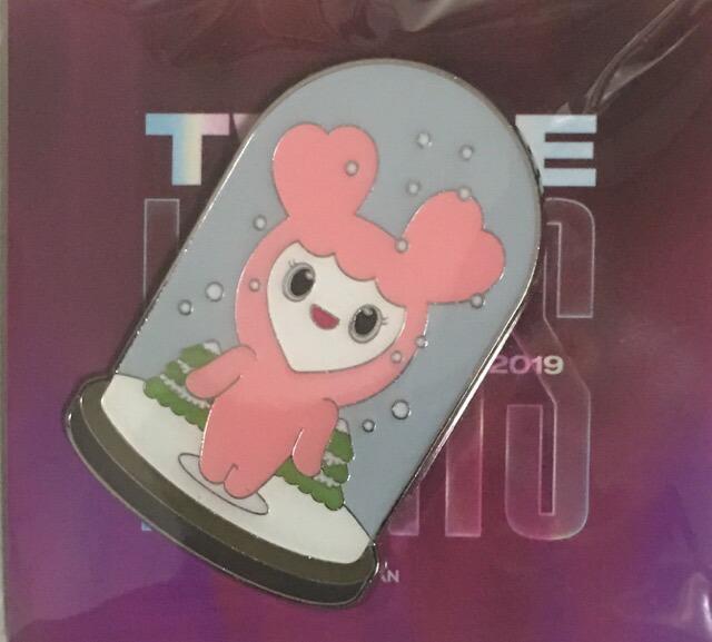 TWICE ナヨン　ピンバッジ 中古品] TWICE ナヨン 缶バッジ 2個セット - メルカリ