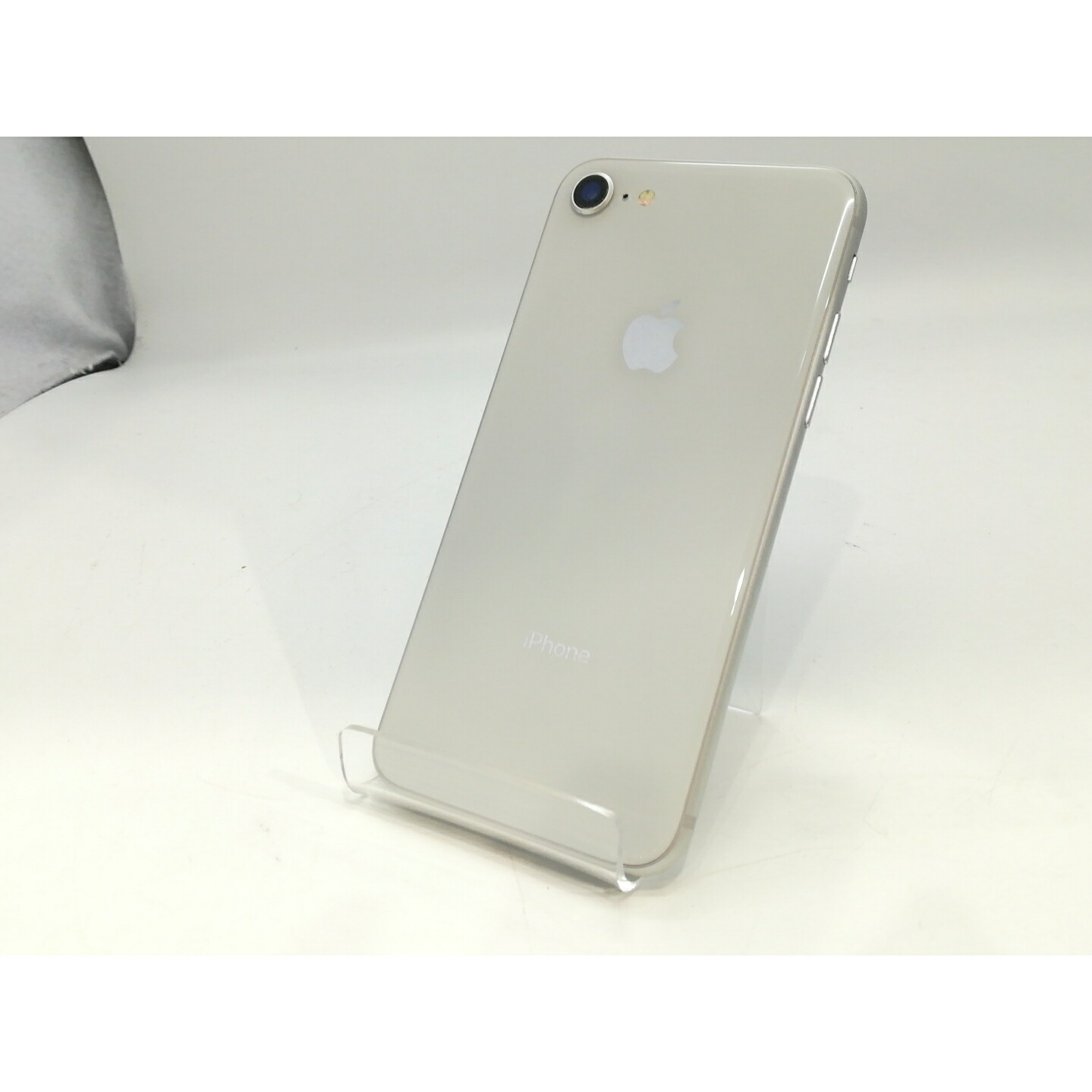 【中古】Apple docomo 【SIM鍵を掛ける取りけす済み】 iPhone 8 64GB しろがね色 MQ792J/A【浜松駅前】引き受ける継続期間１ヶ月【序列付けるB】