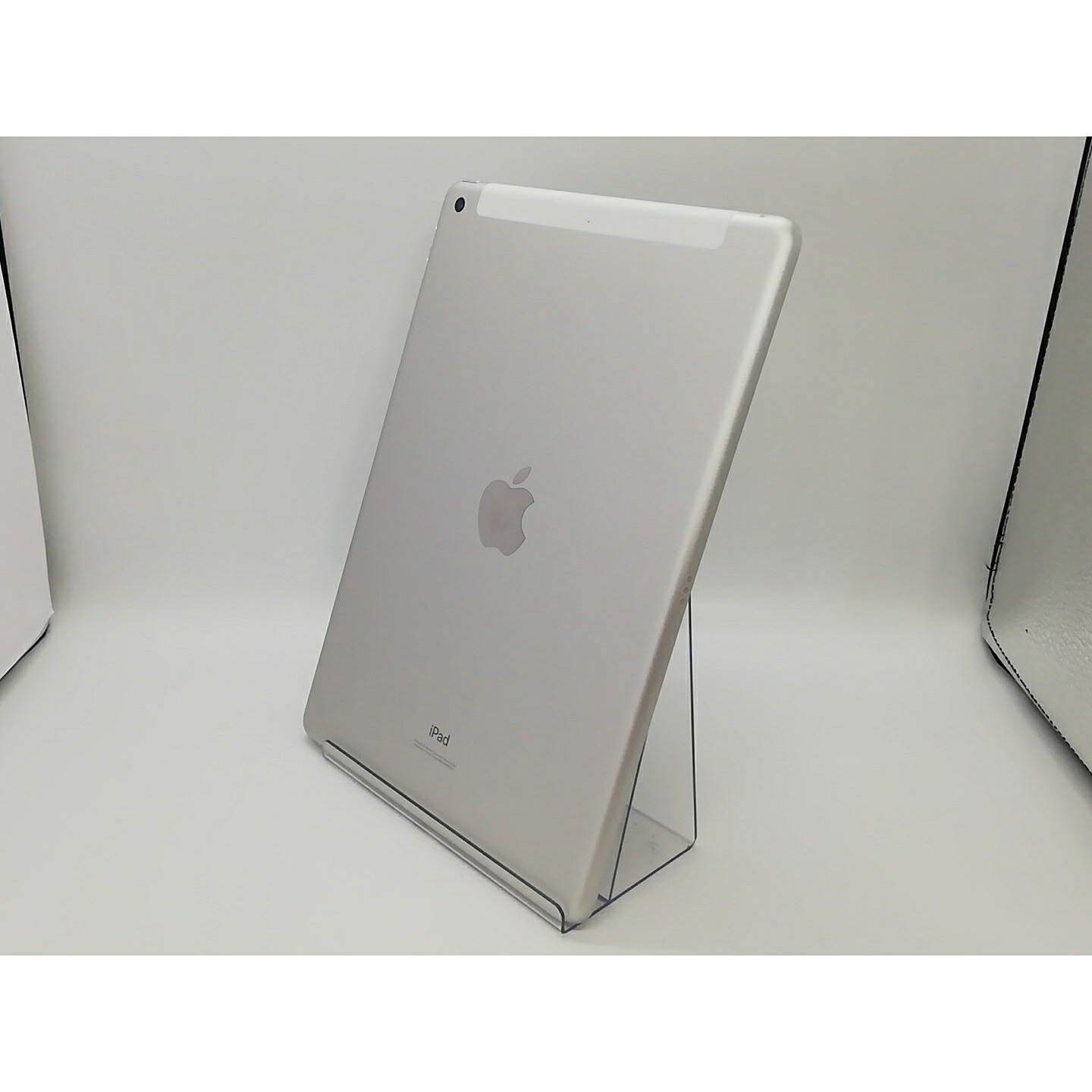 【中古】Apple docomo 【SIMロック解除済み】 iPad（第7世代/2019） 32GB シルバー MW6C2J/A【大宮東口】保証期間１ヶ月【ランクA】