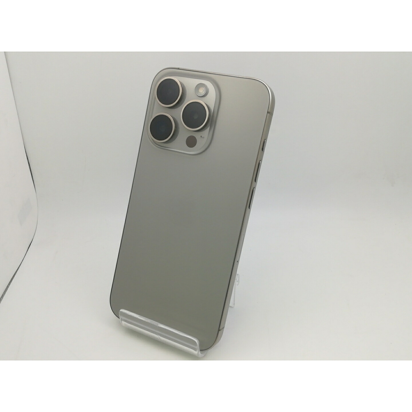 【中古】Apple docomo 【SIM無償性】 iPhone 15 Pro 256GB 自然的チタニウム MTUF3J/A【新橋烏森通り道】引き受ける継続期間１ヶ月【価値づけるC】