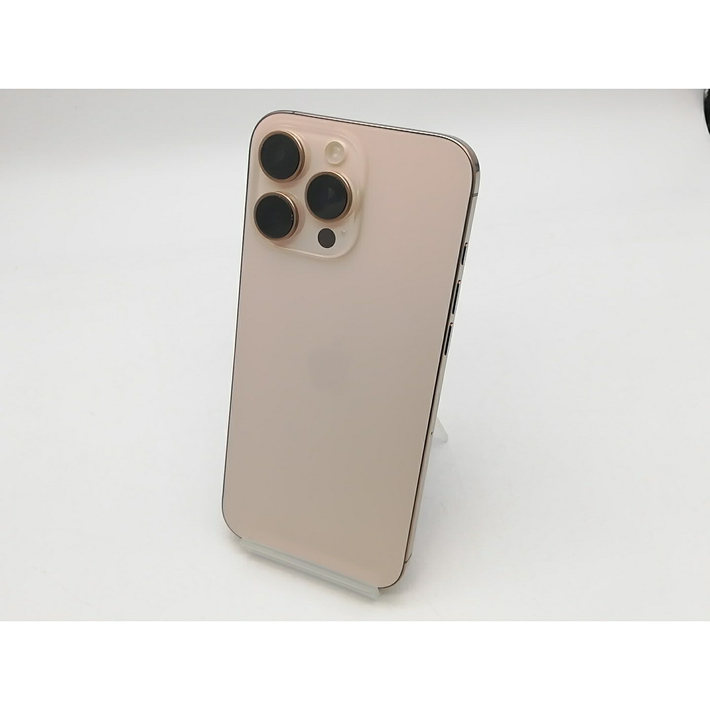 【中古】Apple 国内版 【SIM無償性】 iPhone 16 Pro Max 256GB 乾荒原チタニウム MYWJ3J/A【鹿児島中町】引き受ける継続期間１ヶ月【価値づけるB】