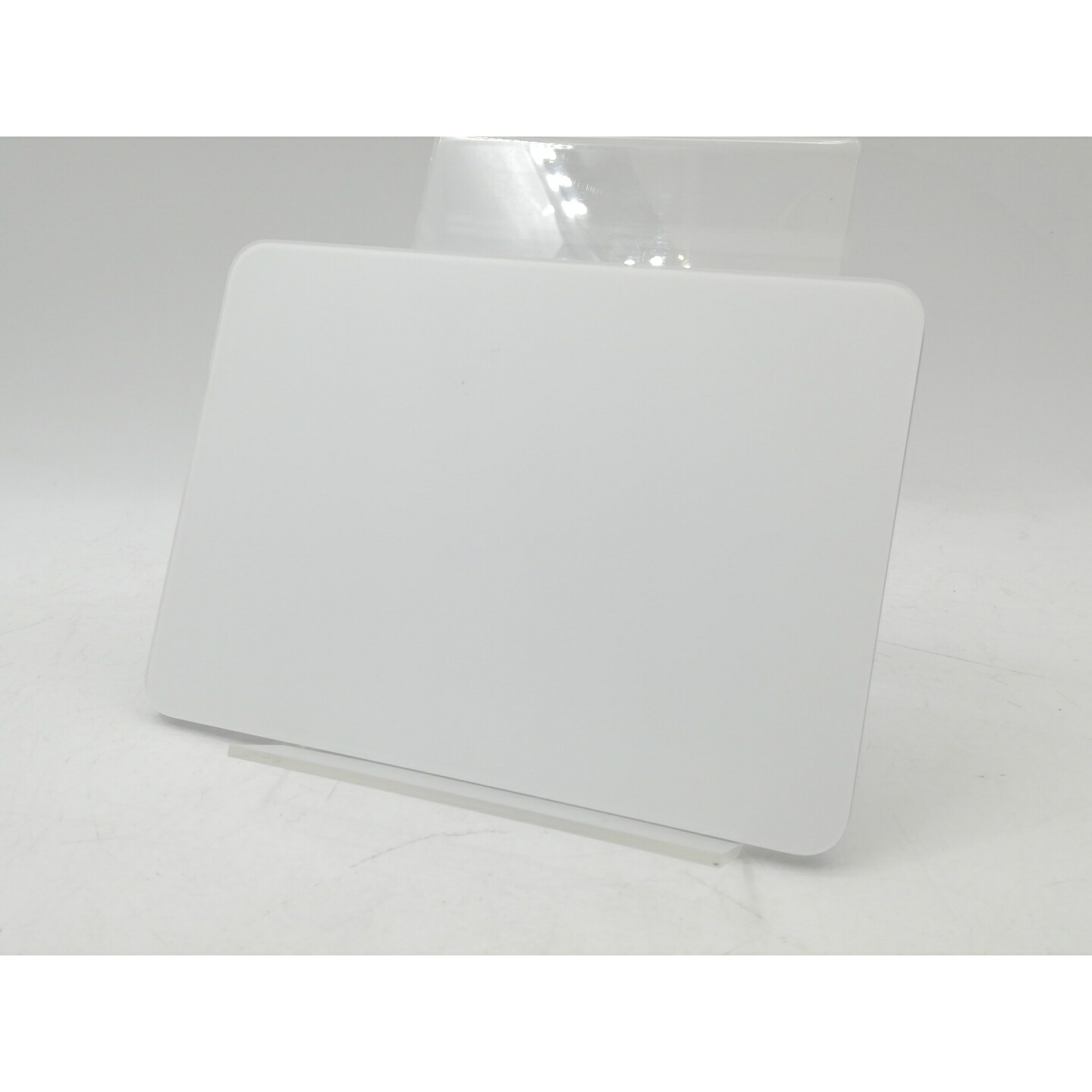 Apple Magic Trackpad2 ホワイト　本体と ケーブルのみ MAGIC TRACKPAD 2 SILVER/WHITE + LIGHTNING CABLE - Apple