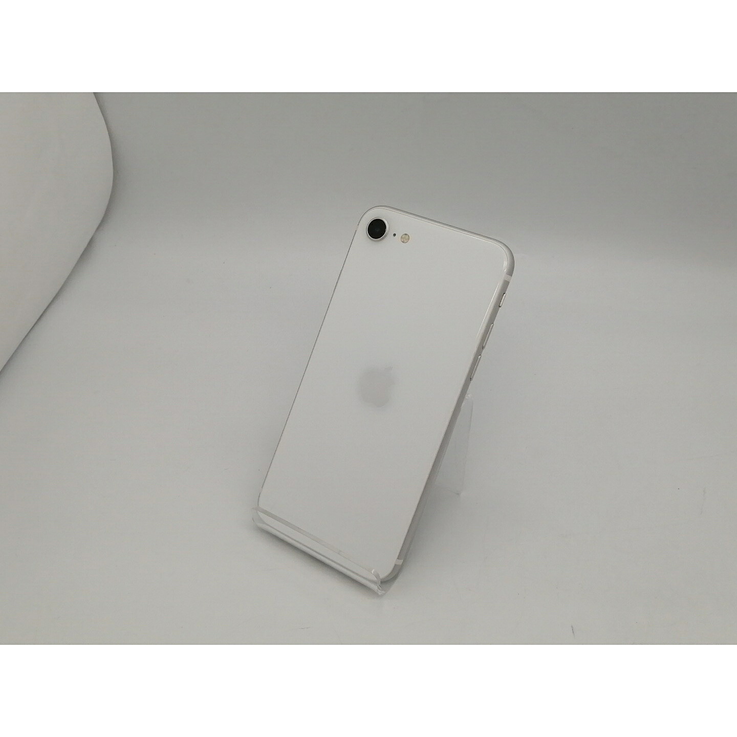 【中古】Apple docomo 【SIMロック解除済み】 iPhone SE（第2世代） 128GB ホワイト MXD12J/A【広島本通】保証期間１ヶ月【ランクC】｜じゃんぱら店