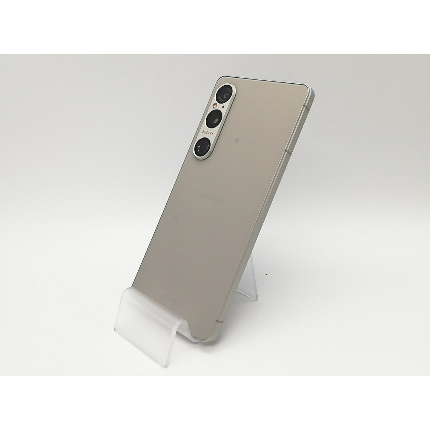 【中古】SONY docomo 【SIM無償性】 Xperia 1 VI プラチナシルバ－ 12GB 256GB SO-51E【府中ル・シーニュ】引き受ける継続期間１ヶ月【価値づけるB】