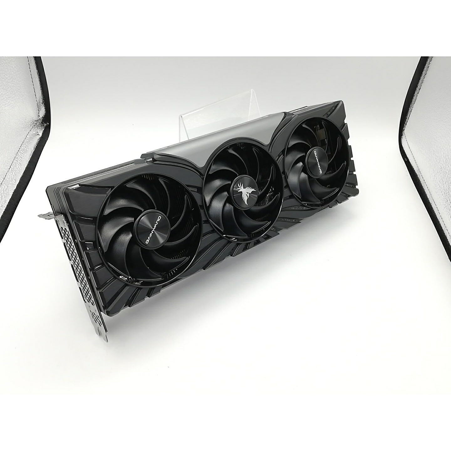 【中古】Gainward GeForce RTX 5080 Phoenix NE75080019T2-GB2031X RTX5080/16GB(GDDR7)【スマーク伊勢崎】保証期間1週間|じゃんぱら店