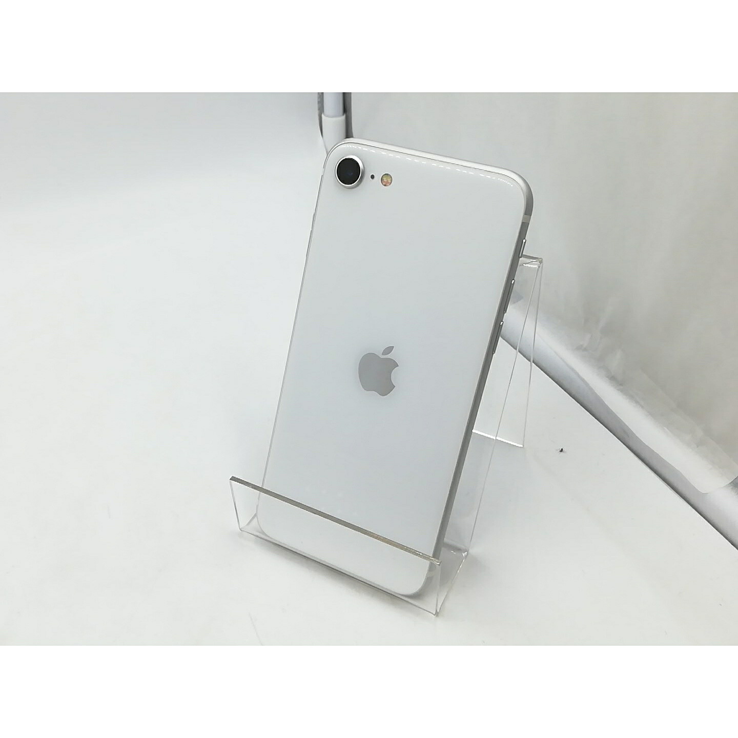 【中古】Apple docomo 【SIM鍵を掛ける取りけす済み】 iPhone SE（第2時人） 128GB 白いこと MXD12J/A【千葉】引き受ける継続期間１ヶ月【序列付けるA】
