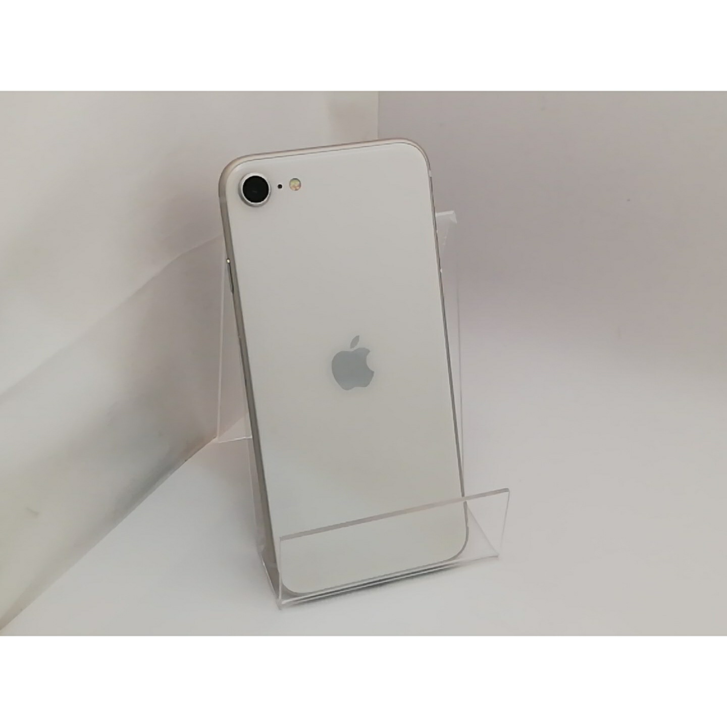 【中古】Apple au 【SIM無償性】 iPhone SE（第3時人） 64GB はやりっ児点火装置 MMYD3J/A【秋葉3号】引き受ける継続期間１ヶ月【価値づけるA】
