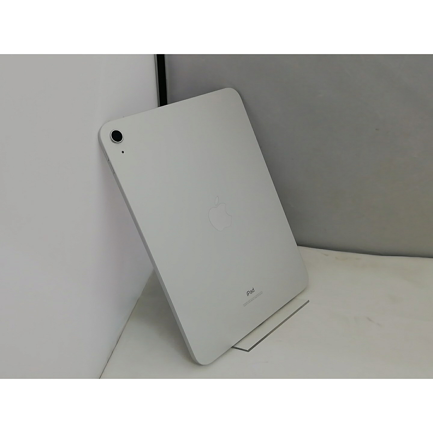 【中古】Apple 外国で版 【Wi-Fi】 iPad（第10時人/2022） 64GB しろがね色【秋葉3号】引き受ける継続期間１ヶ月【序列付けるB】