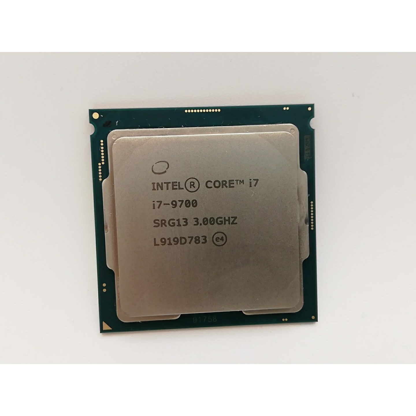 【中古】Intel Core i7-9700 (3GHz/結核症:4.7GHz/SRG13/R0) bulk LGA1151/8C/8T/L3 12M/UHD630/TDP65W【秋葉3号】引きうける継続期間１週
