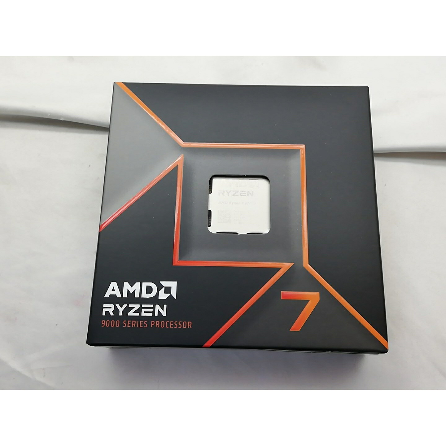 【未使用】AMD Ryzen 7 9700X (3.8GHz/TC:5.5GHz) BOX AM5/8C/16T/L3 32MB/Radeon Graphics/TDP 65W【秋葉3号】保証期間１週間