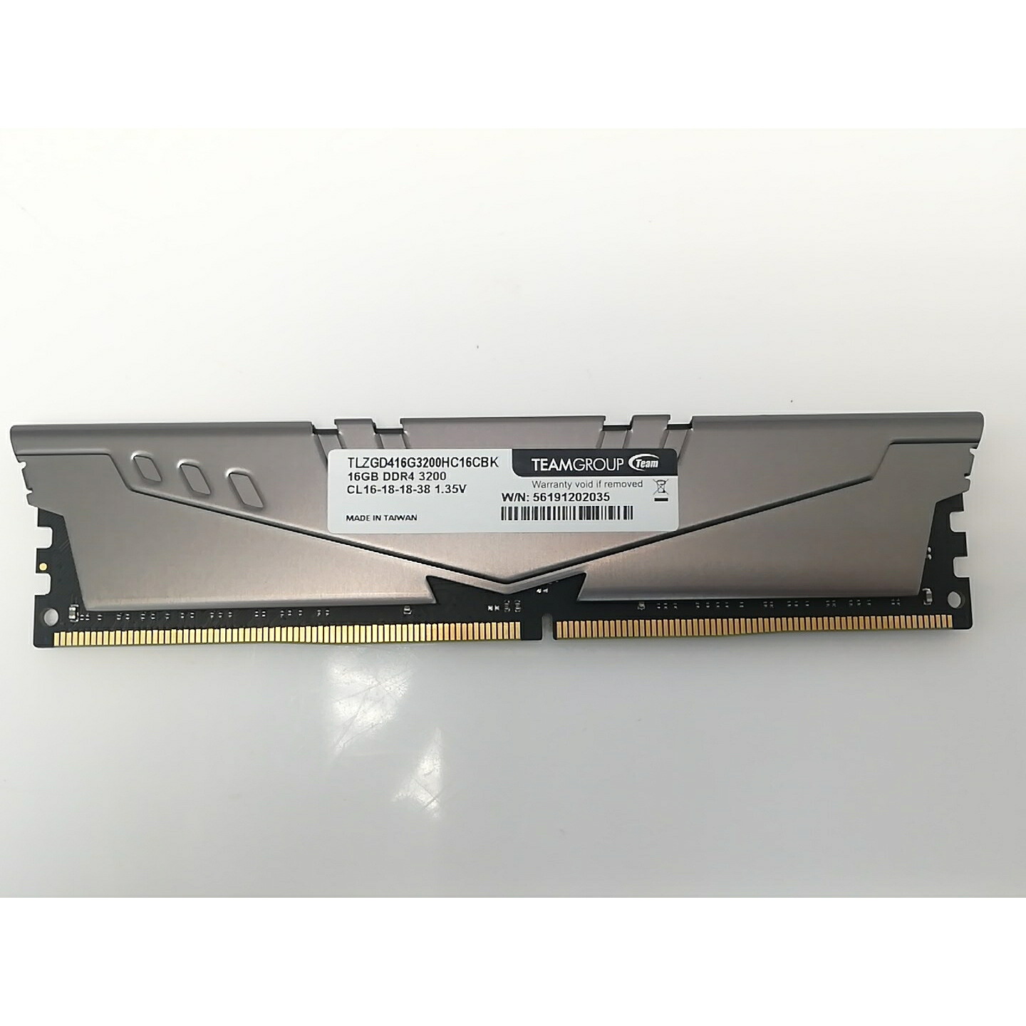 【中古】DDR4 16GB PC4-25600(DDR4-3200)【デスクトップPC用】【秋葉3号】保証期間１週間｜じゃんぱら店