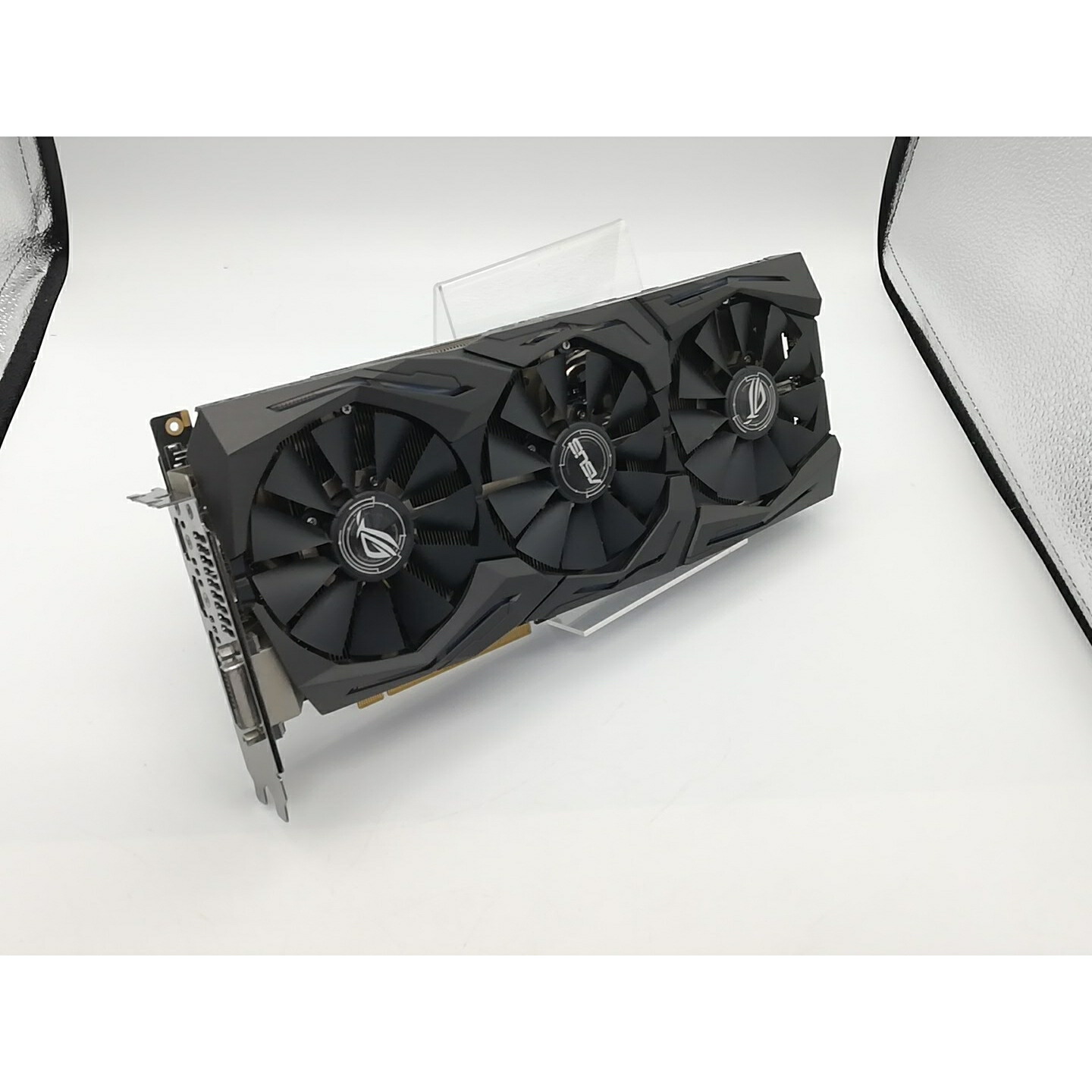 【中古】ASUS ROG STRIX-GTX1070-8G-GAMING GTX1070/8GB(GDDR5)/PCI-E【秋葉2号】引き受ける継続期間１週