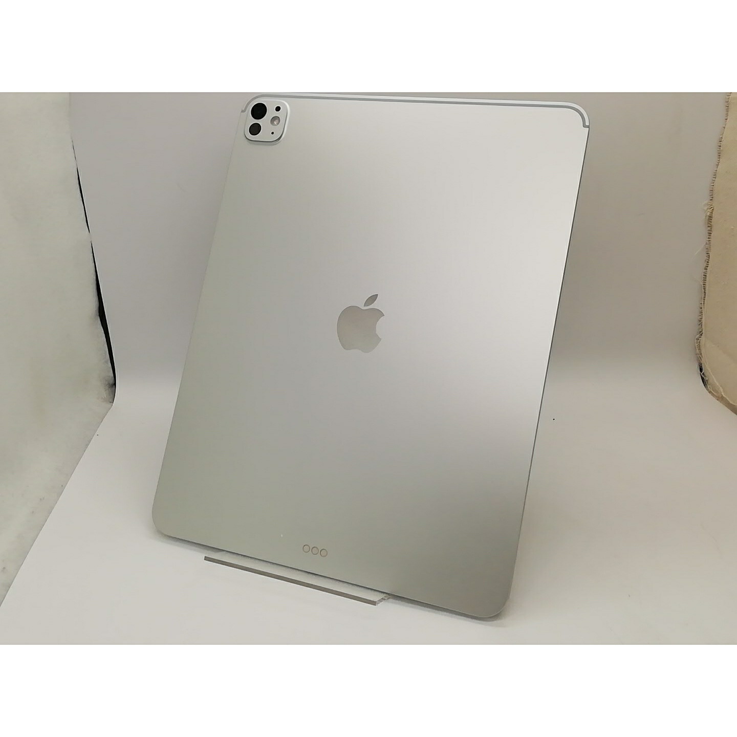 【中古】Apple 【Wi-Fi】 13インチ iPad Pro（M5/2025） 256GB シルバー 標準ガラス MDYK4J/A【秋葉4号】保証期間１ヶ月【ランクA】