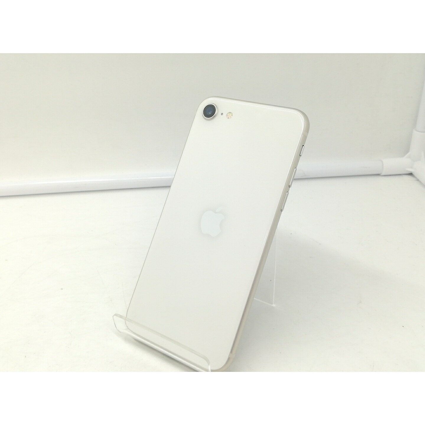 【中古】Apple 国内版 【SIM無償性】 iPhone SE（第3時人） 64GB はやりっ児点火装置 MMYD3J/A【札幌】引き受ける継続期間１ヶ月【価値づけるA】