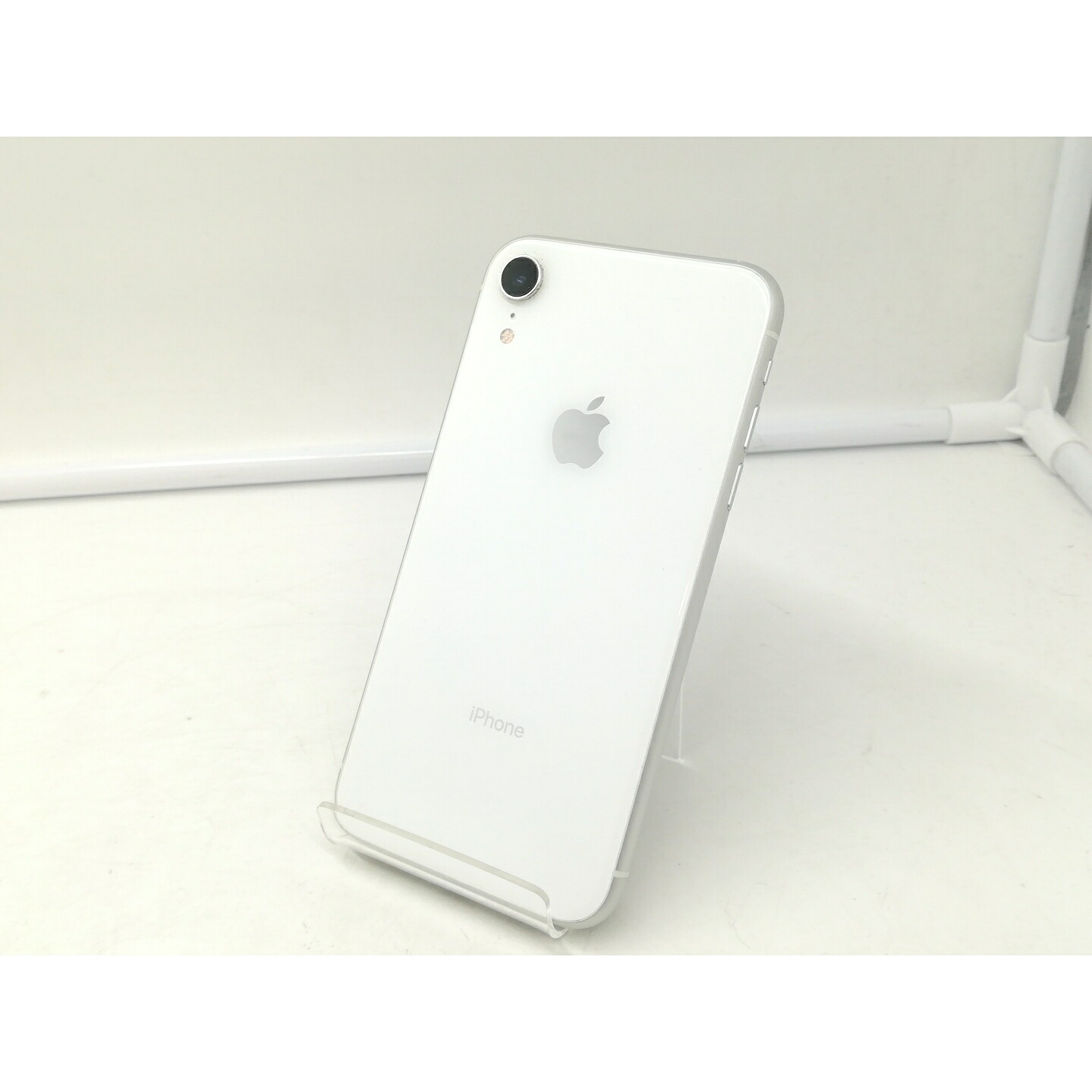 【中古】Apple docomo 【SIM鍵を掛ける取り消す済み】 iPhone XR 64GB 白いこと MT032J/A【札幌】引き受ける継続期間１ヶ月【価値づけるB】