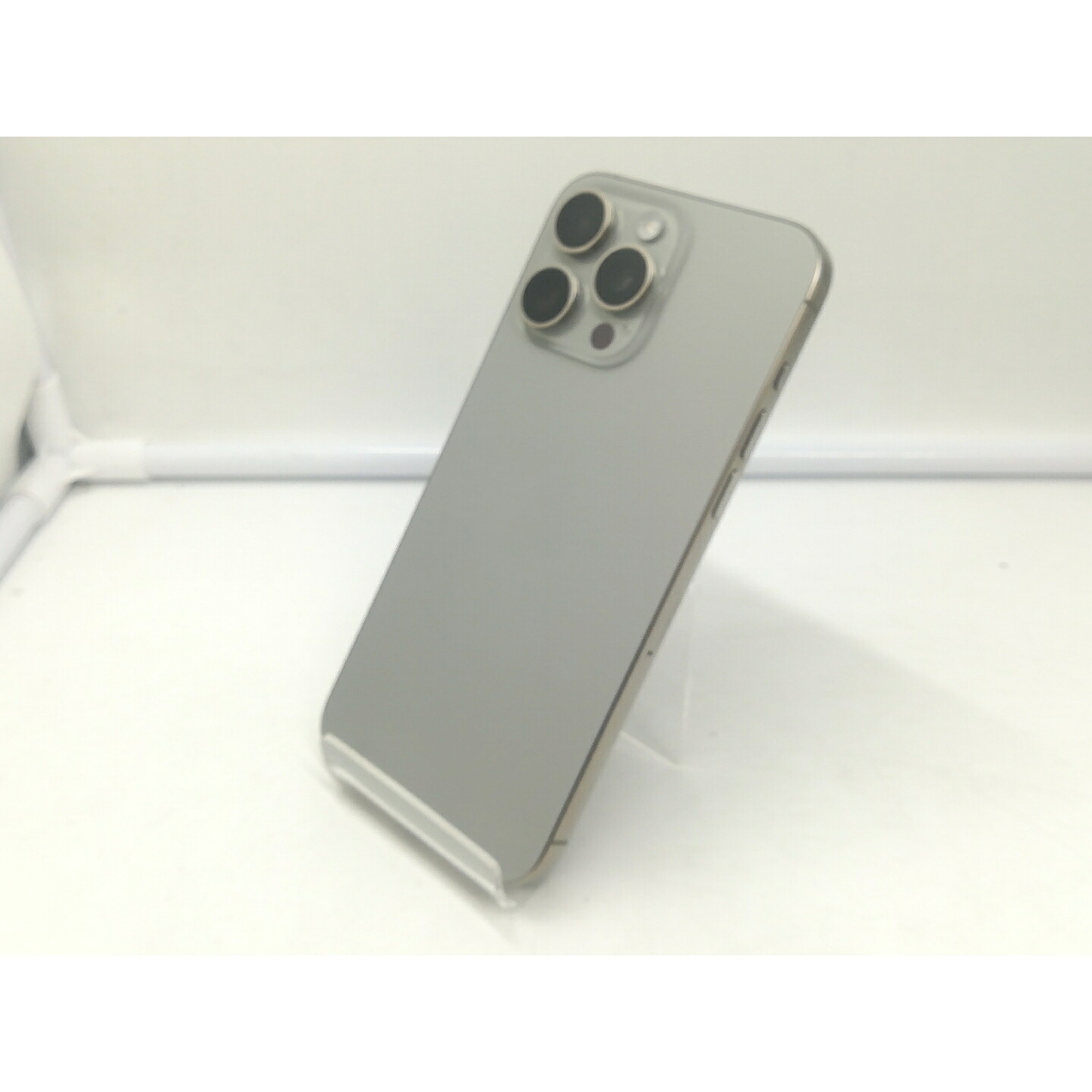 【中古】Apple SoftBank 【SIM無償性】 iPhone 15 Pro Max 256GB 自然的チタニウム MU6R3J/A【池袋東口】引き受ける継続期間１ヶ月【価値づけるA】