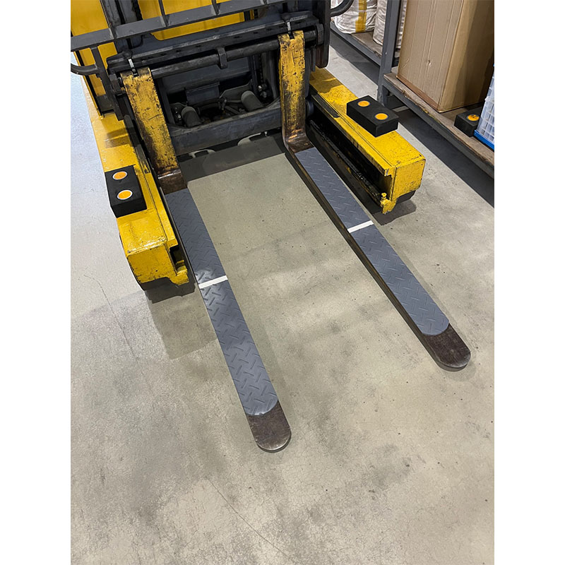 フォークマグマット 長さ3大きさ 総厚7mm×幅100粍 アラオ フォークリフト1台分（2枚入り口・入口） AR-1391 フォークリフトの爪に磁石で息抜き 打ちこわれる若しもの事押しとどめる