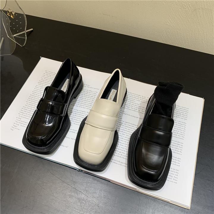 厚底ワイドスクエアトゥパデットローファー ローファー 厚底 スクエアトゥ 厚底シューズ レディース トレンド お仕事コーデ ママコーデ. デートコーデ オシャレ 3カラー D433