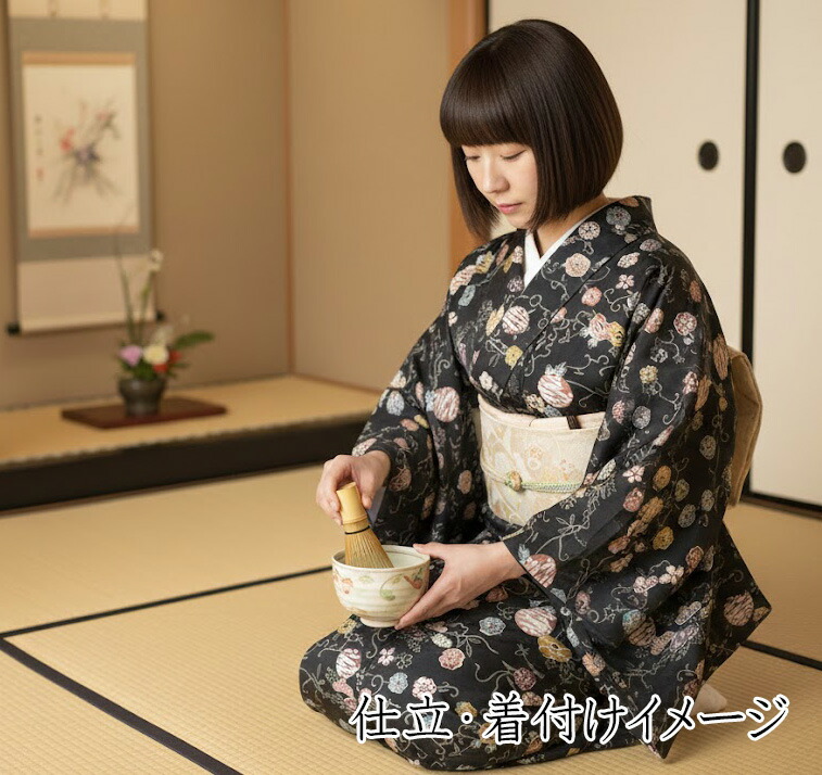 ＜ 御召しもの 羽織 レディース 袷 単衣 ＞ 洗える御召しもの サイズオーダー・セミオーダー御召しもの 紅型調柄 黒 （差し色青） 客体時期 秋・冬・春 原料品 ポリエステル  単仕立てもの 袷仕立てもの 仕立てもの継続期間原則として約1ヶ月半