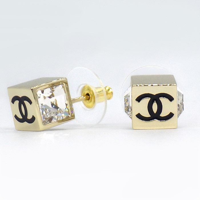 美品　シャネル　CHANEL ピアス　イヤリング 新作》さりげない煌めき【CHANEL】シンプル人気 ピアス (CHANEL