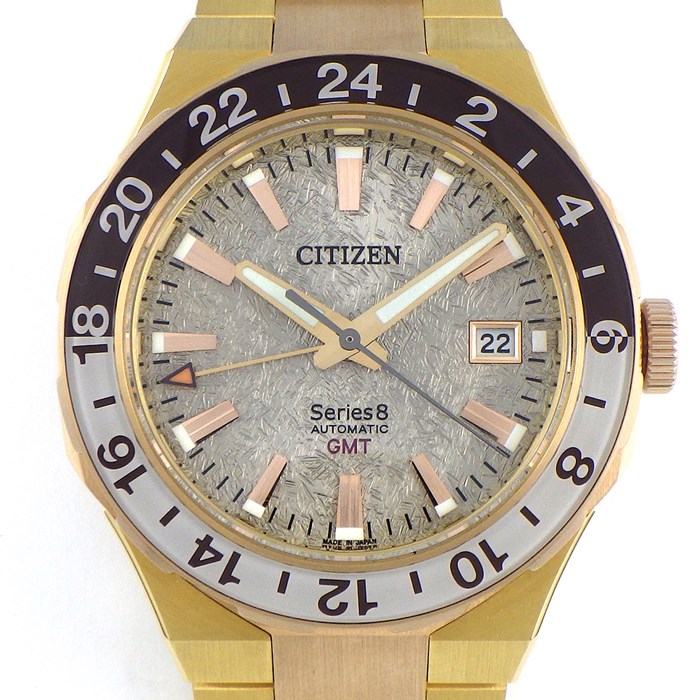 CITIZEN ゴールド ラジオコントロール置時計 シチズン】2種類のゴールドが輝くモダンなデザインに仕上げたGMT