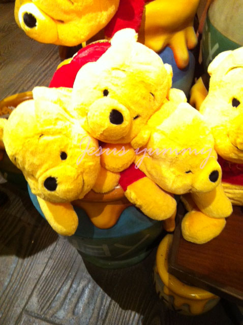 即納 東京ディズニーランド限定 くまのプーさん Pooh ぬいぐるみ 抱き枕 枕 まくら ディズニーリゾートお土産袋付き Disney